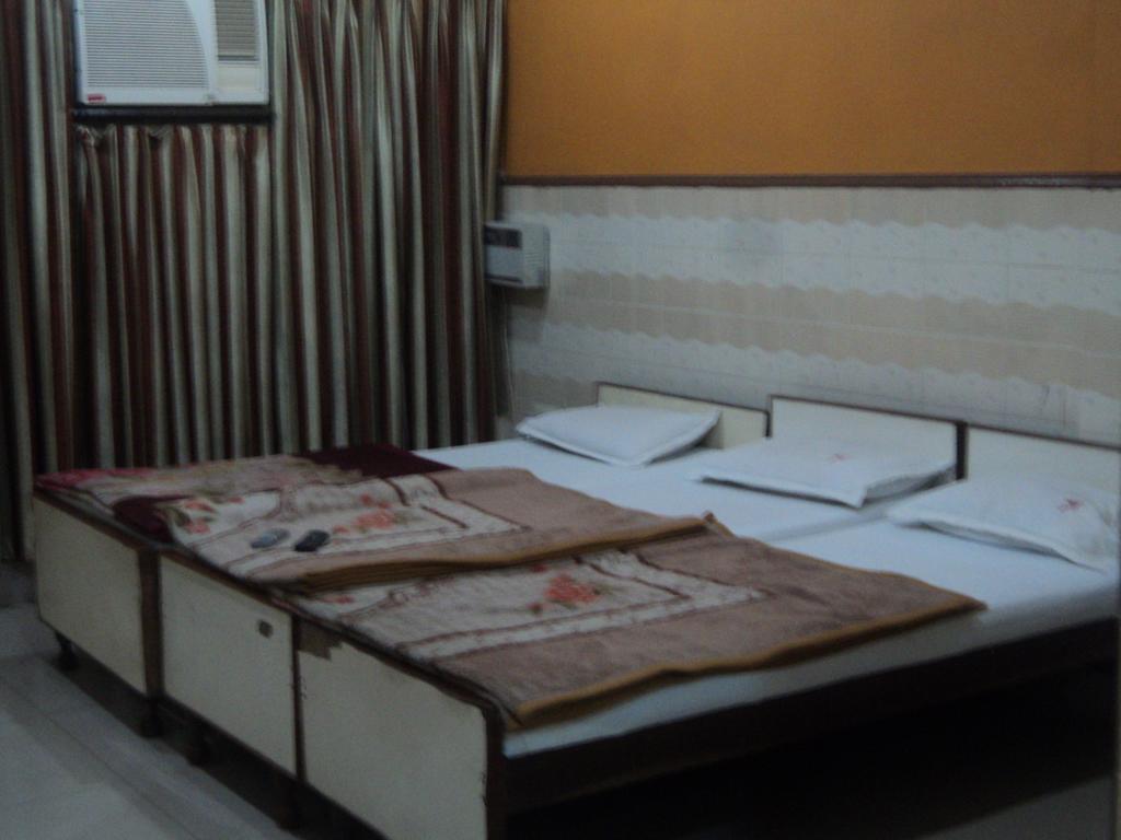 Hotel Jyoti Váránaszi Kültér fotó
